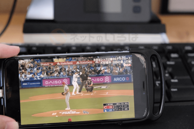 5G CONNECTを使って動画のサブスクを見ている画像