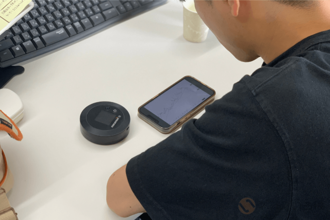 休憩中にギガWi-FiでYouTubeを見る画像