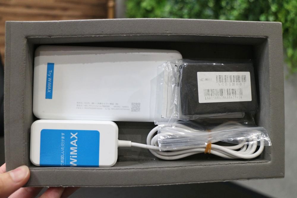 Try WiMAXの端末箱の中身